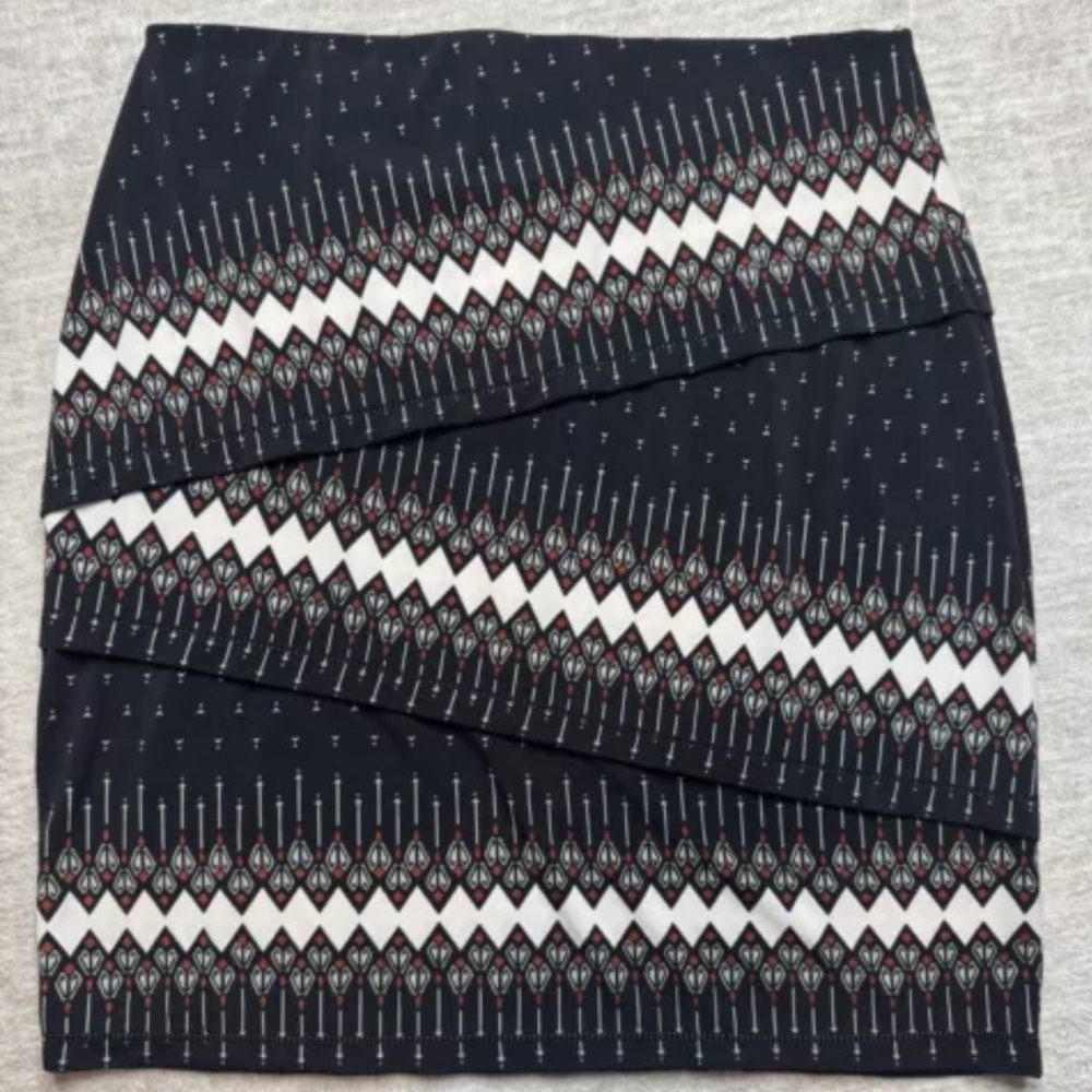 Max Studio Skirt Layered Size Small Arrow Design Tribal Boho Hearts Banded EUC